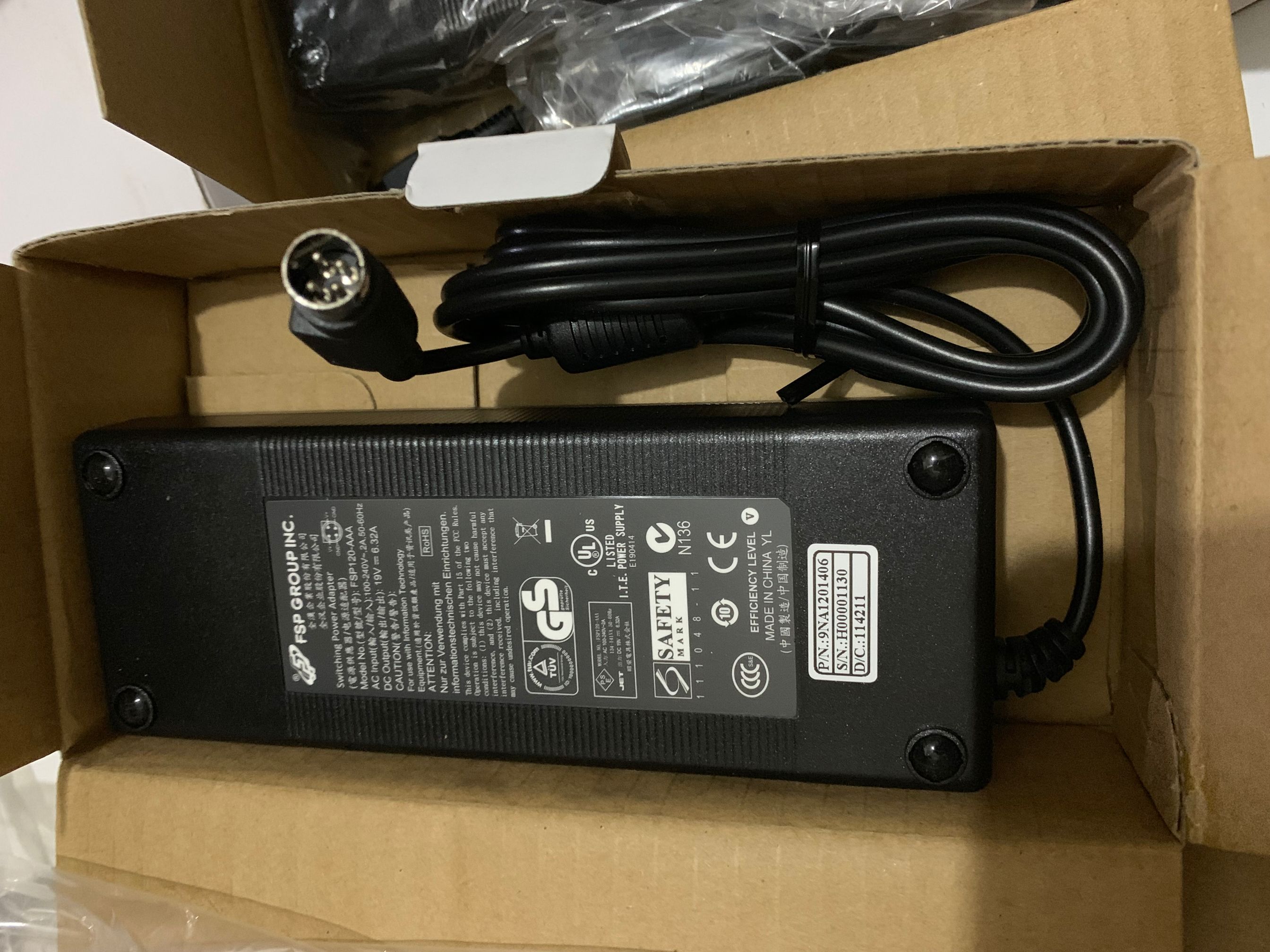FSP FSP120-AAB AAA 19V6.32A four-pin 4-core medical all-in-one switch power adapter cable The most model is FSP120-AAA FSP FSP120-AAB AAA 19V6.32A four-pin 4-core medical all-in-one switch power adapter cable The most model is FSP120-AAA