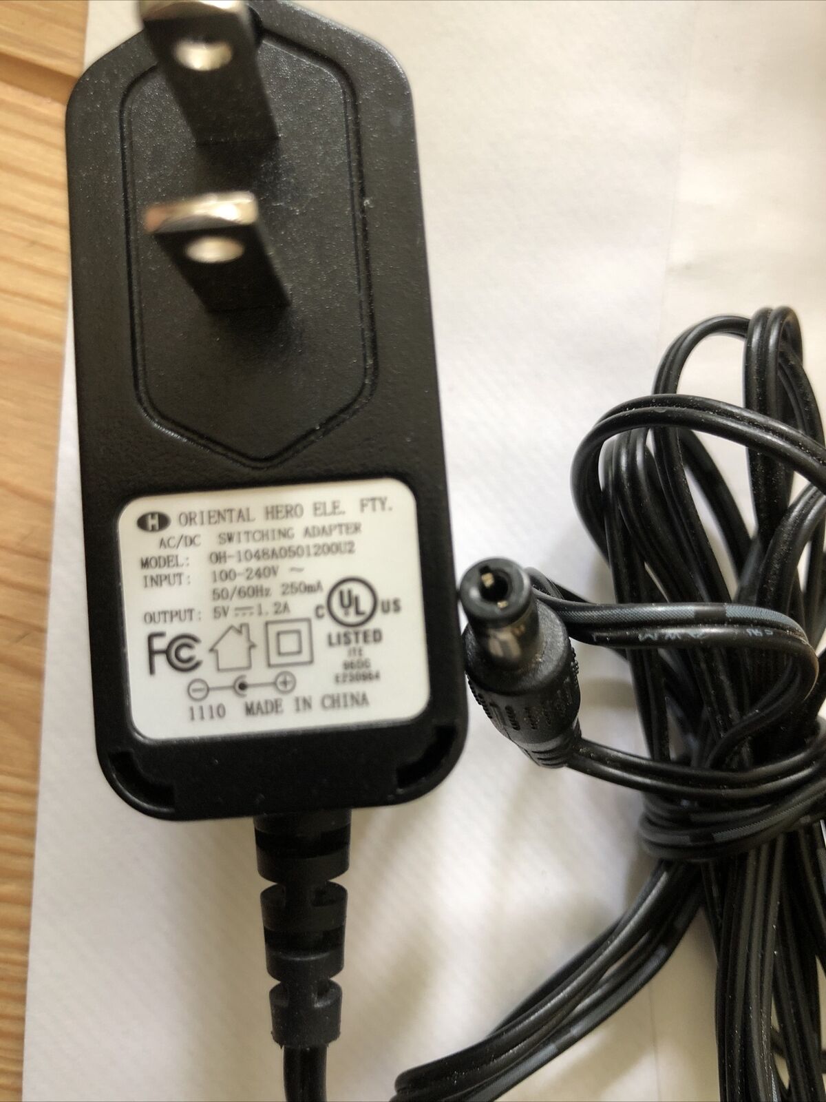 ORIENTAL HERO AC/DC SWITCHING POWER SUPPLY 12V -OH-1048A0501200u2 OEM Original Brand: Oriental Hero Type: AC Adapte ORIENTAL HERO AC/DC SWITCHING POWER SUPPLY 12V -OH-1048A0501200u2 OEM Original Brand: Oriental Hero Type: AC Adapte